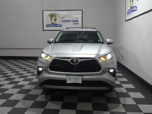 Celestial Silver Metallic 2021 Toyota Highlander LE
