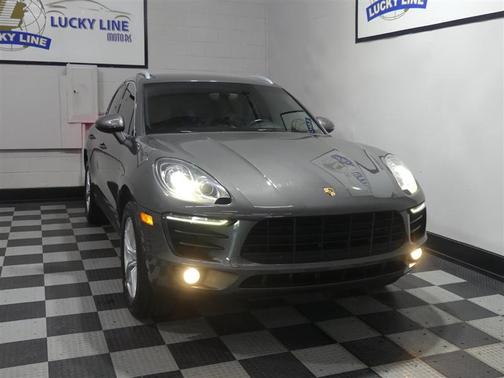 Agate Gray Metallic 2016 Porsche Macan Macan S