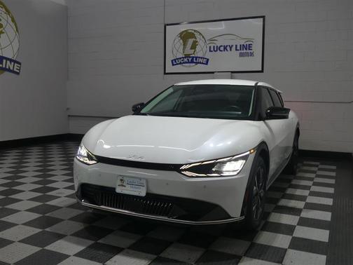 White 2024 Kia EV6 Wind