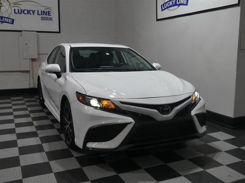 2022 Toyota Camry SE