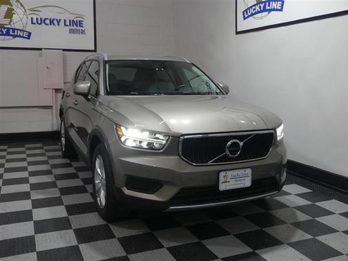 2022 Volvo XC40 T5 Momentum