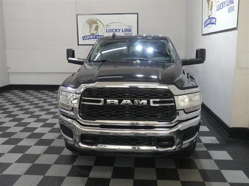 Diamond Black Crystal Pearlcoat 2020 RAM 2500 Tradesman Crew Cab 4x4 6'4' Box