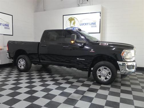 Diamond Black Crystal Pearlcoat 2020 RAM 2500 Tradesman Crew Cab 4x4 6'4' Box