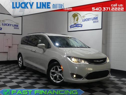 Luxury White Pearlcoat 2020 Chrysler Pacifica Touring L