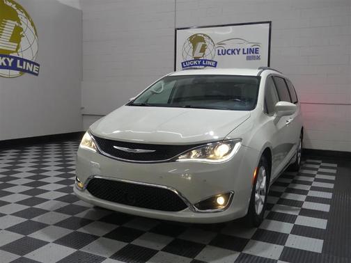 Luxury White Pearlcoat 2020 Chrysler Pacifica Touring L