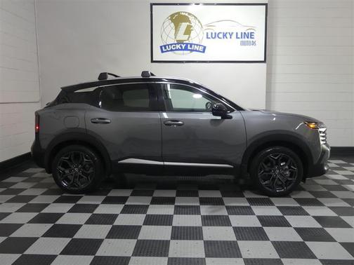 Gun Metallic/Super Black 2025 Nissan Kicks SR