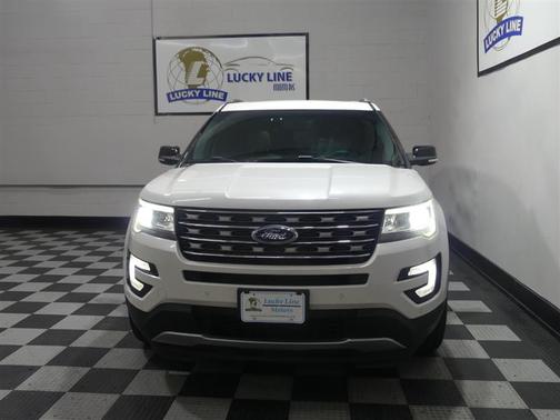 White 2016 Ford Explorer XLT