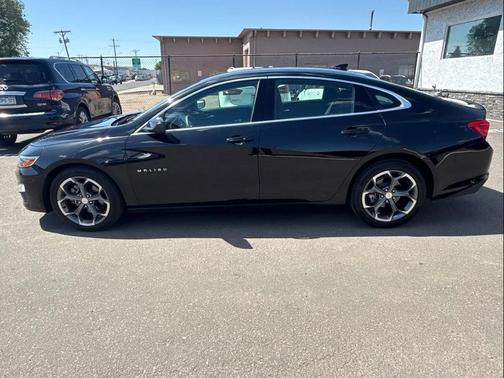 Mosaic Black Metallic 2024 Chevrolet Malibu FWD 1LT