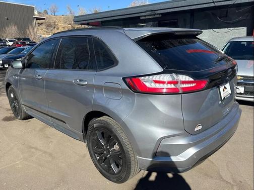 2022 Ford Edge SE