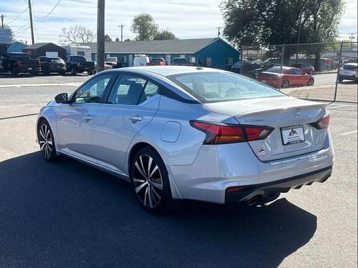 2021 Nissan Altima SR FWD