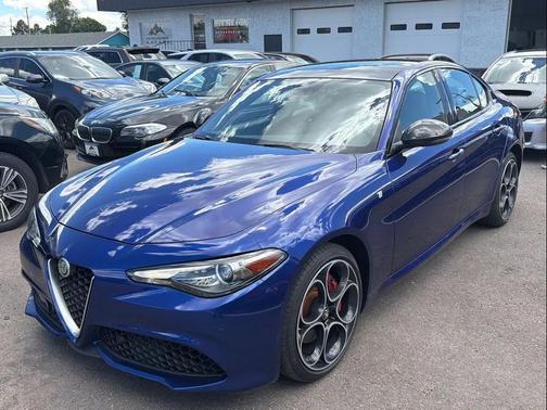 Anodized Blue Metallic 2022 Alfa Romeo Giulia Ti