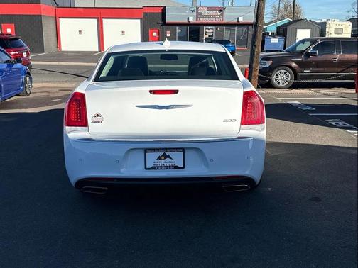 2021 Chrysler 300 Touring