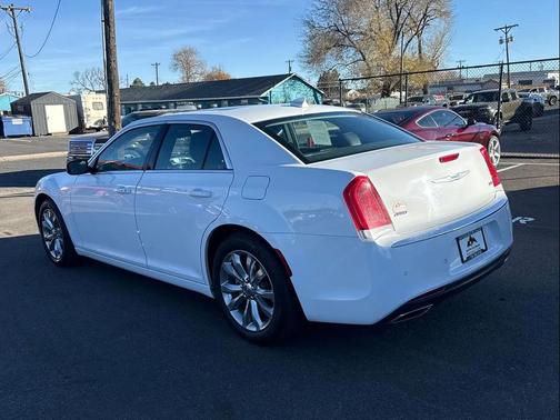 2021 Chrysler 300 Touring