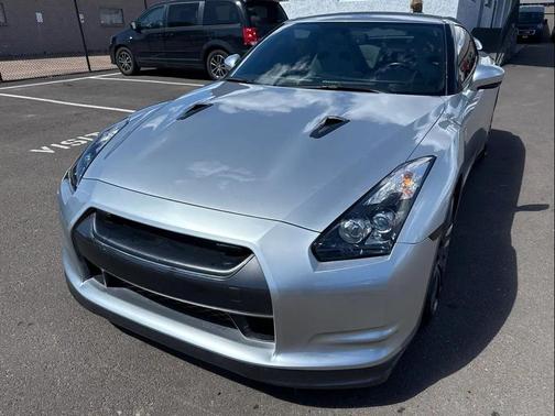 Super Silver 3-Coat Metallic 2009 Nissan GT-R Premium