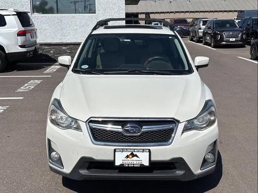 Crystal White Pearl 2017 Subaru Crosstrek 2.0i Premium