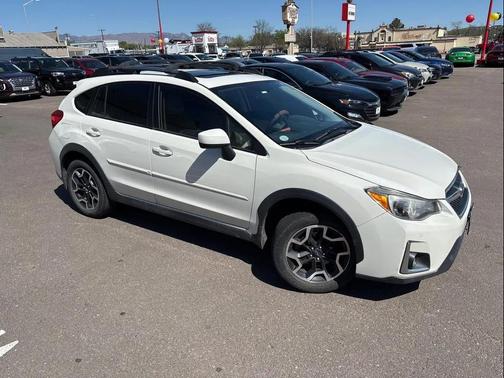 Crystal White Pearl 2017 Subaru Crosstrek 2.0i Premium