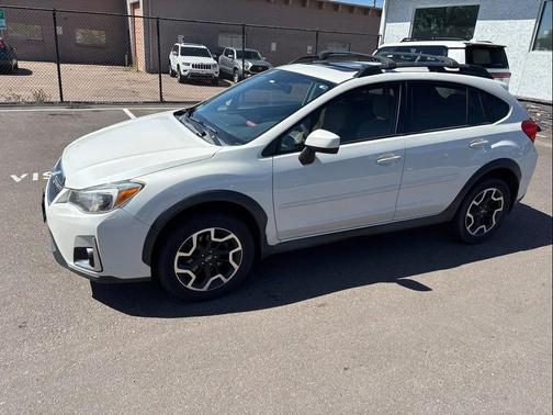 Crystal White Pearl 2017 Subaru Crosstrek 2.0i Premium