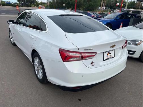Summit White 2021 Chevrolet Malibu FWD LT
