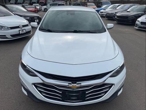 Summit White 2021 Chevrolet Malibu FWD LT