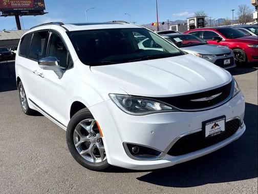 Bright White Clearcoat 2017 Chrysler Pacifica Limited