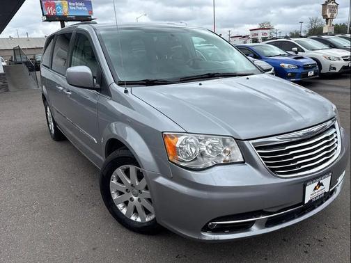 Billet Silver Metallic Clearcoat 2014 Chrysler Town & Country Touring