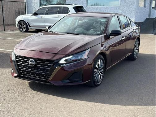 2025 Nissan Altima SV FWD