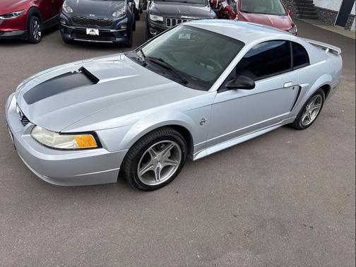 Silver Clearcoat Metallic 1999 Ford Mustang GT