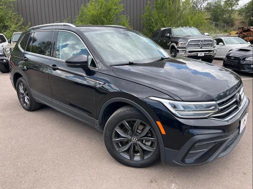 Deep Black Pearl 2022 Volkswagen Tiguan 2.0T SE 4MOTION