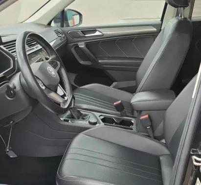 Deep Black Pearl 2022 Volkswagen Tiguan 2.0T SE 4MOTION