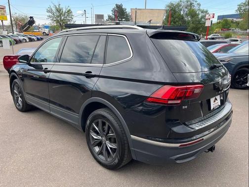 Deep Black Pearl 2022 Volkswagen Tiguan 2.0T SE 4MOTION