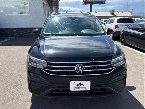 Deep Black Pearl 2022 Volkswagen Tiguan 2.0T SE 4MOTION