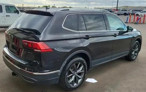 Deep Black Pearl 2022 Volkswagen Tiguan 2.0T SE 4MOTION
