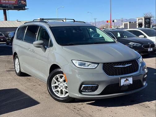 2022 Chrysler Pacifica Touring L