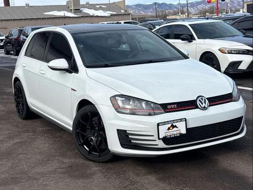 2017 Volkswagen Golf GTI 2.0T SE 4-Door