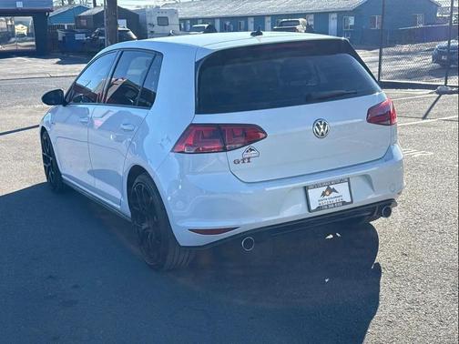 2017 Volkswagen Golf GTI 2.0T SE 4-Door