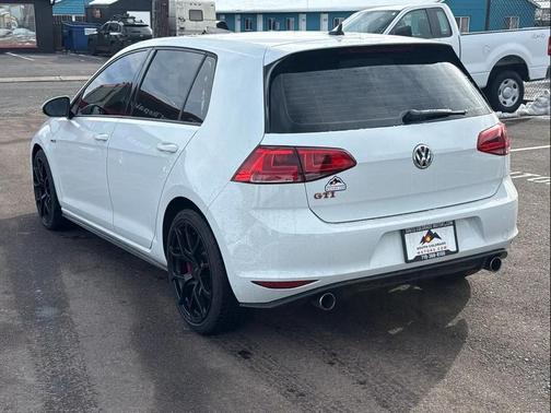 2017 Volkswagen Golf GTI 2.0T SE 4-Door