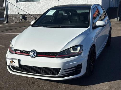 2017 Volkswagen Golf GTI 2.0T SE 4-Door