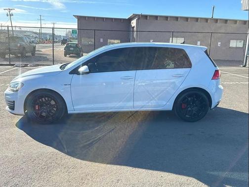 2017 Volkswagen Golf GTI 2.0T SE 4-Door
