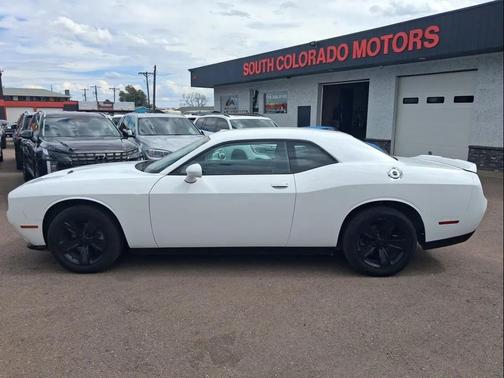 White Knuckle Clearcoat 2019 Dodge Challenger SXT