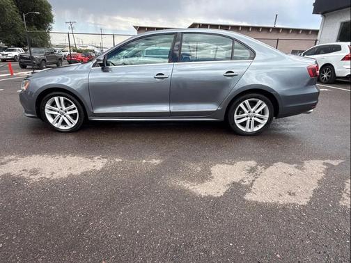 Platinum Gray Metallic 2017 Volkswagen Jetta 1.8T SEL Premium
