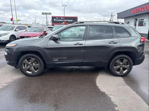 Gray 2017 Jeep Cherokee North