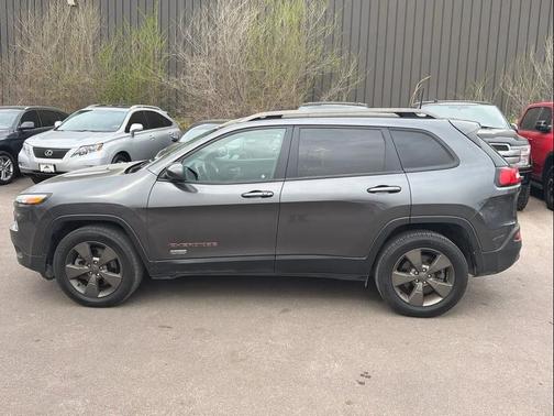 Gray 2017 Jeep Cherokee North