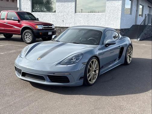 2024 Porsche 718 Cayman Style Edition