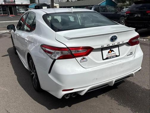 Super White 2020 Toyota Camry SE