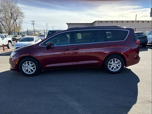 2021 Chrysler Voyager LXI