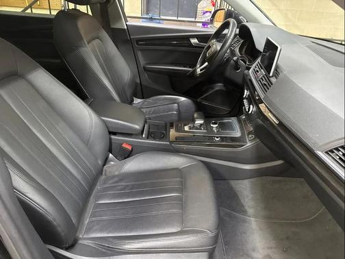 2020 Audi Q5 45 Premium Plus