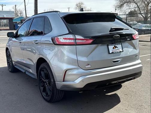 Iconic Silver Metallic 2022 Ford Edge SE