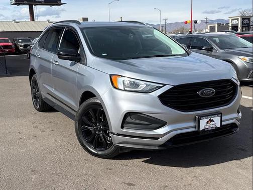 Iconic Silver Metallic 2022 Ford Edge SE