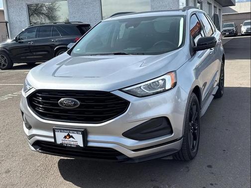 Iconic Silver Metallic 2022 Ford Edge SE