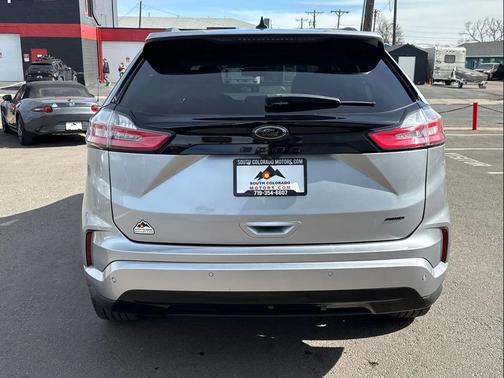 Iconic Silver Metallic 2022 Ford Edge SE
